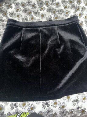 JDY Black Velvet Mini Skirt, Front Zip, Sz L
